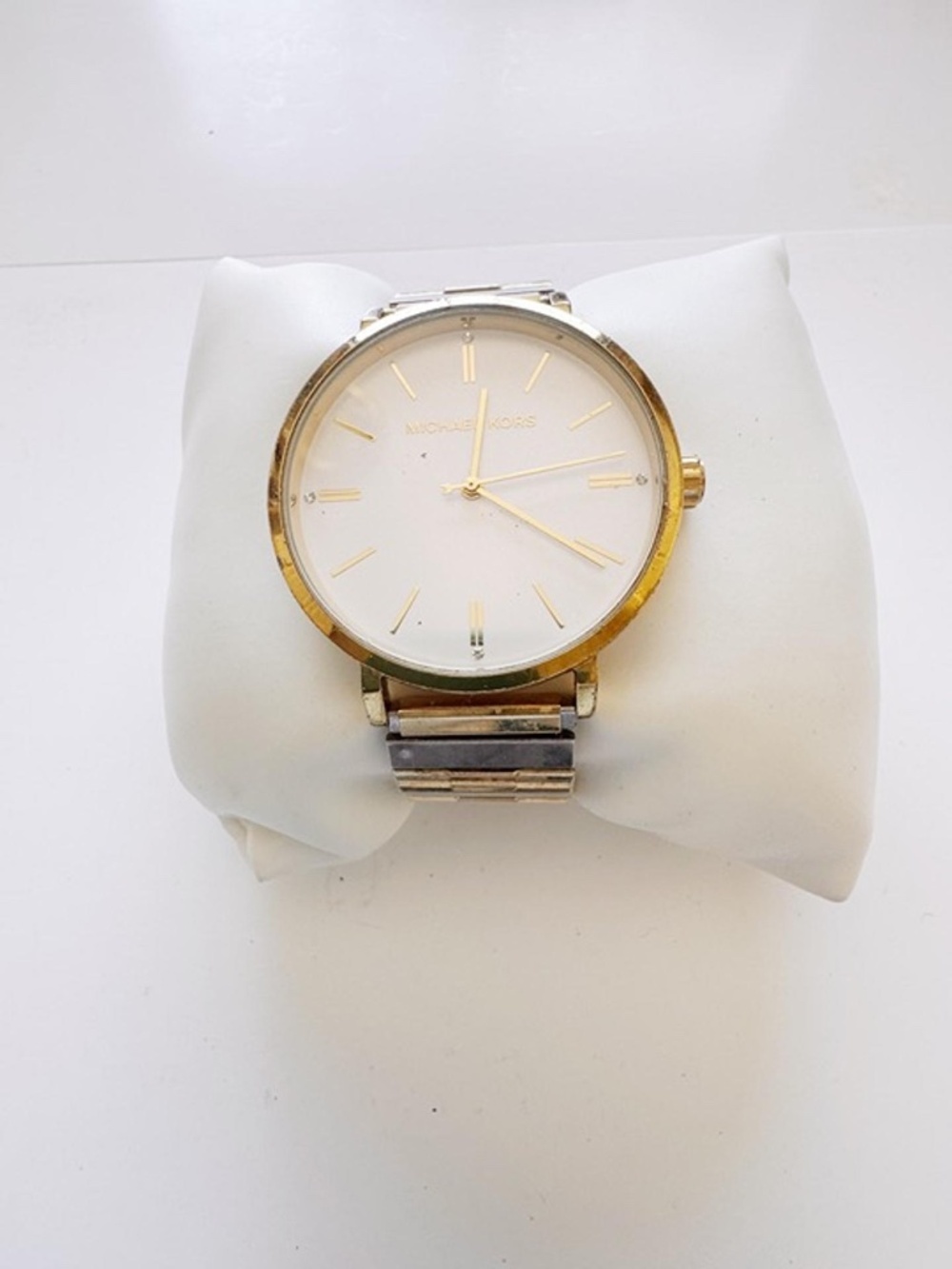 Michael Kors Women’s 40mm Gold Tone Quartz Watch White Dial Runs